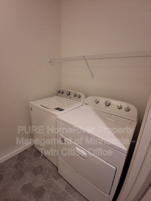 Woodbury House: 4739 Schilling Ct