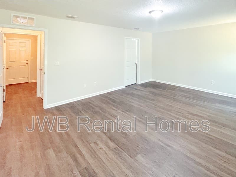 Jacksonville House: 4016 Spring Glen Rd