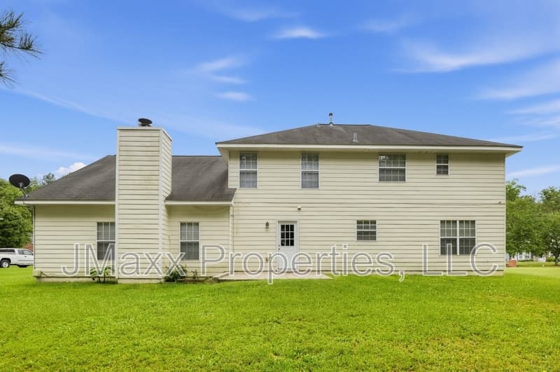 Lithonia House: 1560 Rogers Crossing Dr