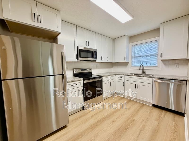 Selma Townhome: 102 Boykin Ave