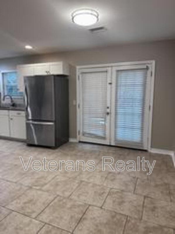 Long Beach House: 113 Alverado Dr