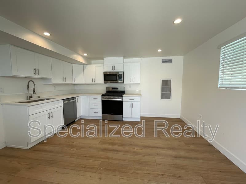 Glendale Condo: 1135 Scofield Drive