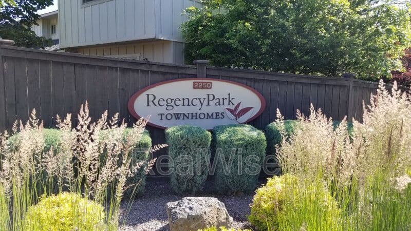Redmond Townhome: 2250 SW 21st St