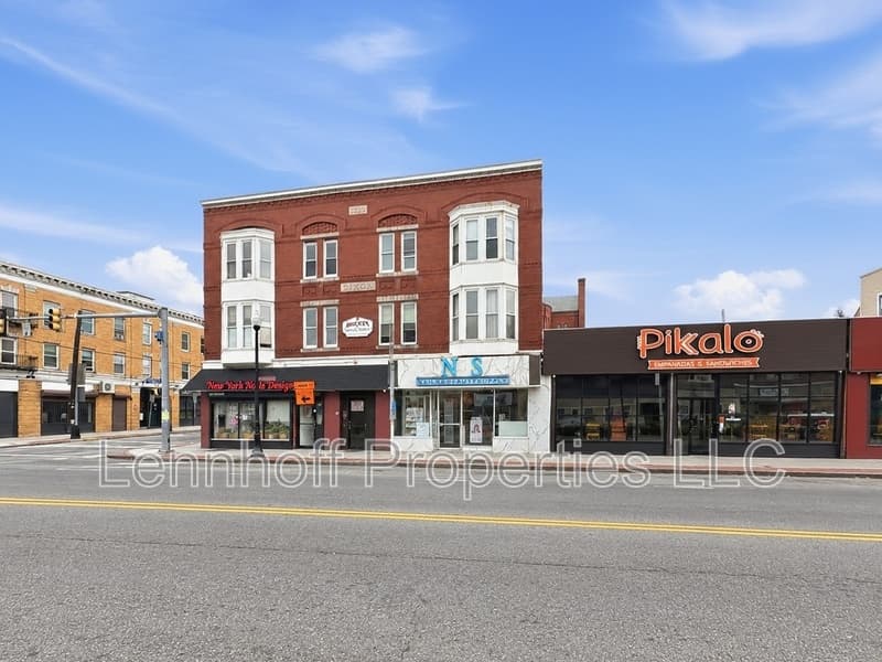 Lawrence Condo: 245 Broadway - 18