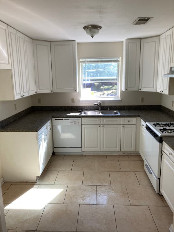 Jacksonville House: 7559 Proxima Rd