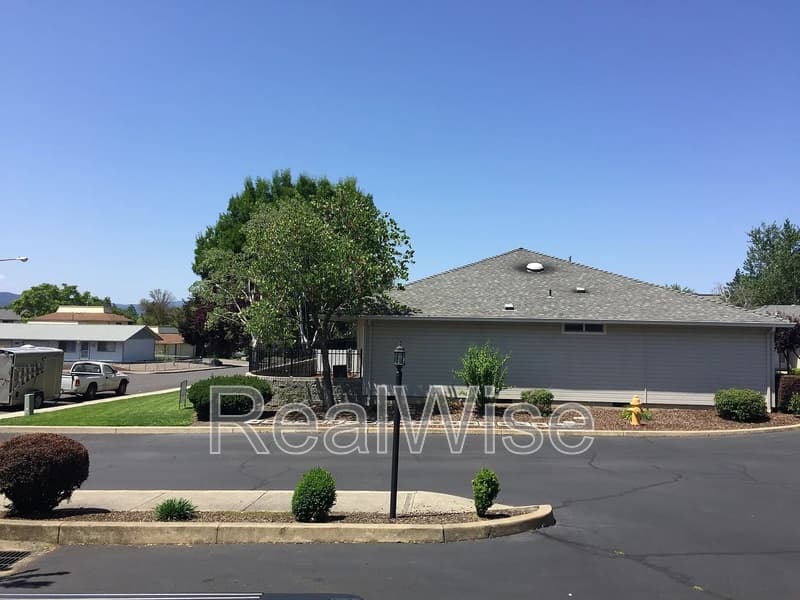 Medford Condo: 1221 Skeeters Ln
