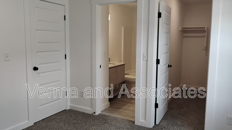 Bentonville House: 1100 Indiana Ave