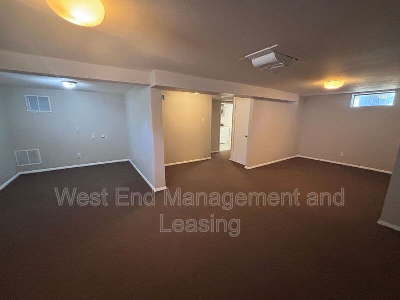 Saint Louis House: 6411 Clifton Hills Dr
