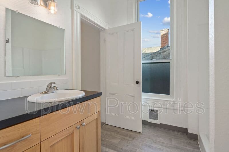 Portland House: 624 NW 22nd Ave