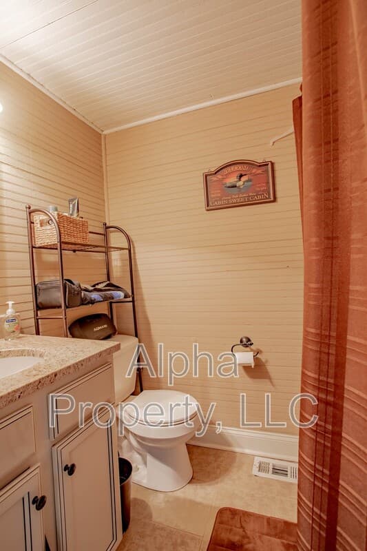 Travelers Rest House: 109 Tubbs Mountain Rd