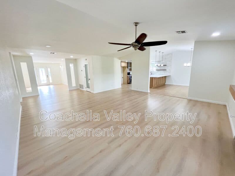 Palm Springs House: 372 W Dominguez Rd