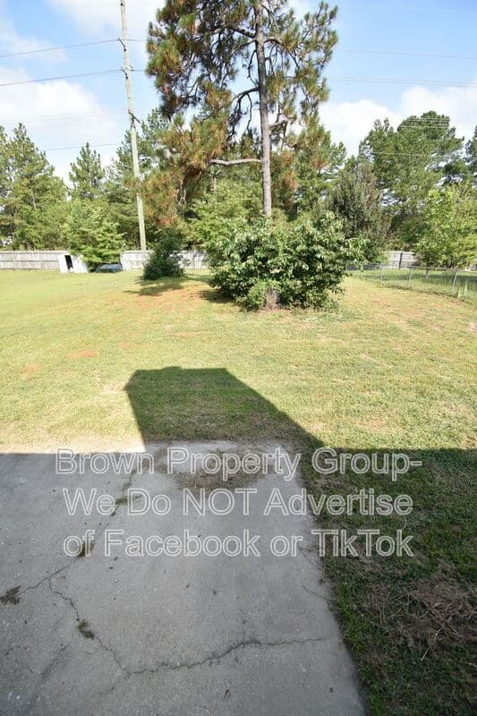 Fayetteville House: 6897 Kingsgate Dr