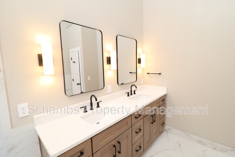 Cary House: 106 Kensbury Cir
