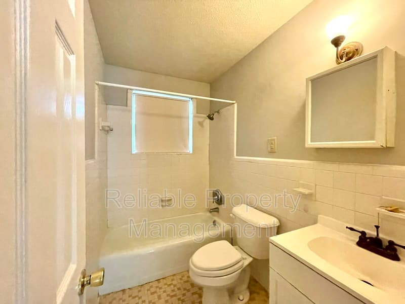 Selma Condo: 606 Winston Circle