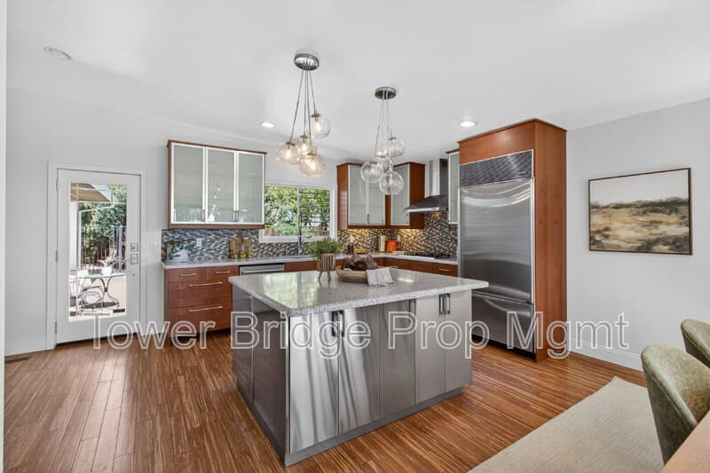 Fair Oaks House: 3937 Orangewood Dr