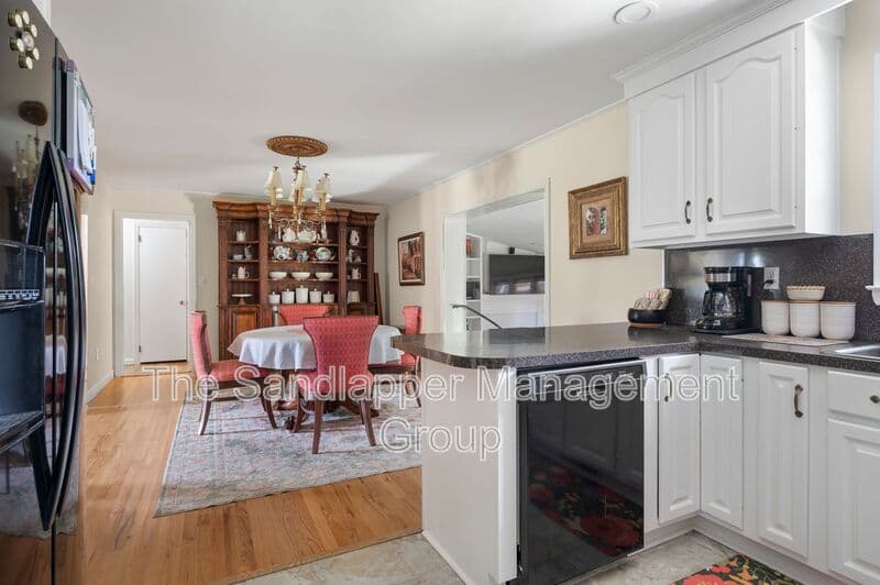 Charleston House: 1652 Boone Hall Drive