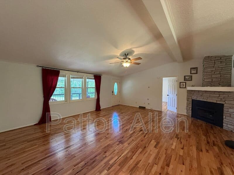 Fletcher House: 1020 Hutch Mountain Rd