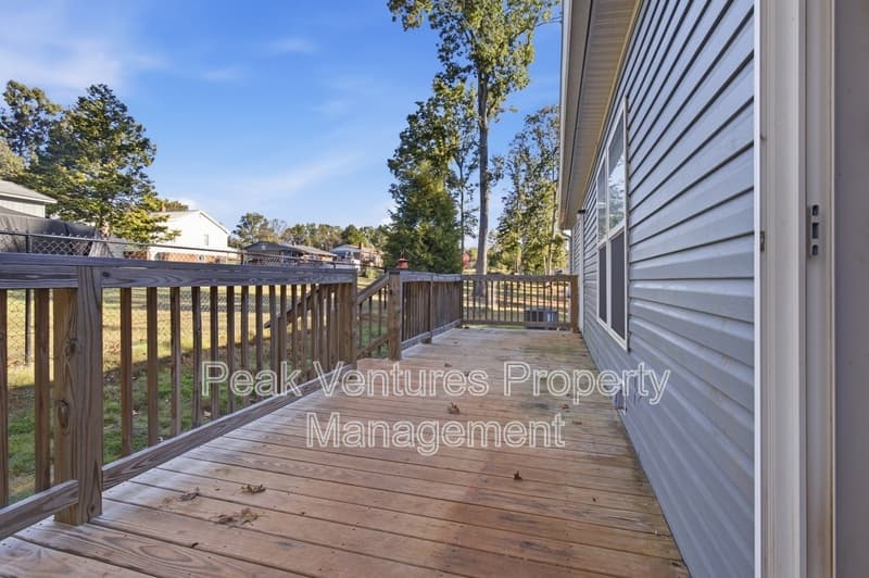 Rutherfordton House: 181 Youngs Dr