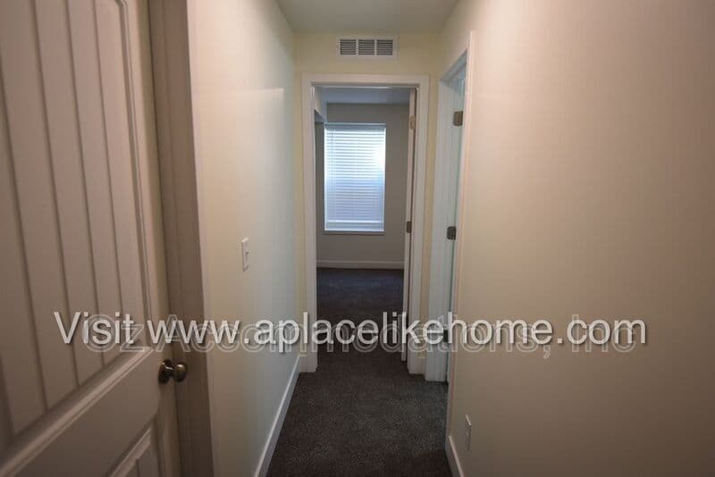 Kansas City House: 4008 NW 95th Ter