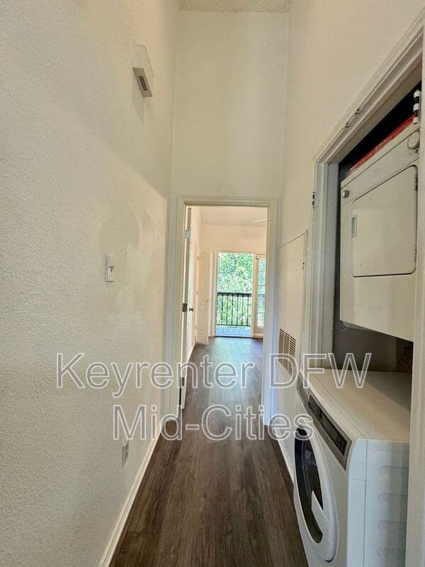 Dallas House: 4800 W Lovers Lane