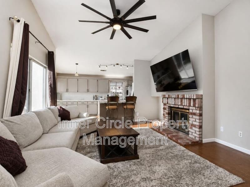 Oakley House: 4239 Sequoia Drive