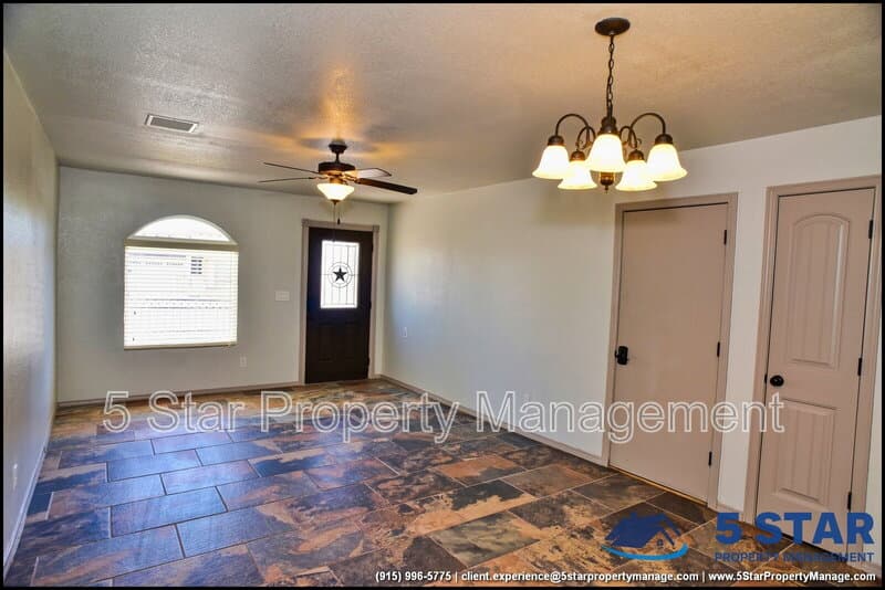 Socorro House: 703 Lt Joe Magellanes Road !!
