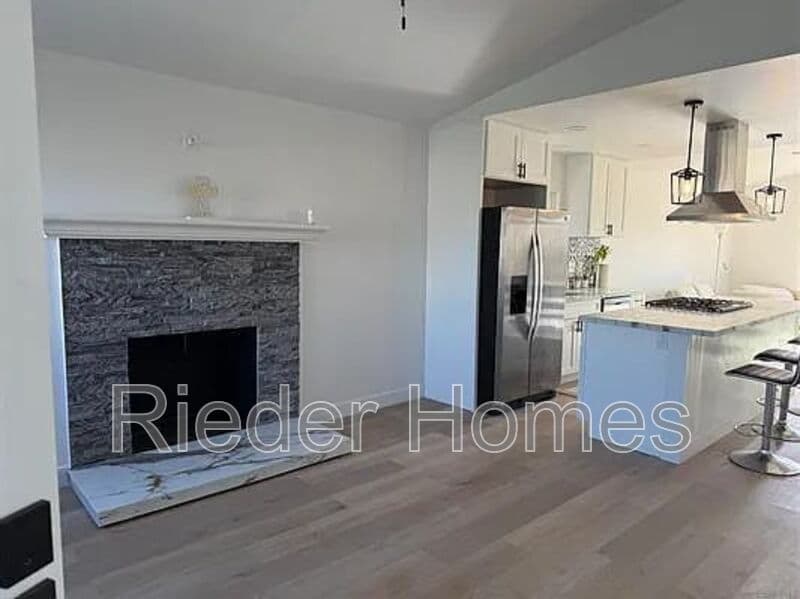 San Diego House: 664 Carefree Drive