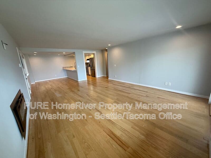 Renton Condo: 3306 Lake Washington Blvd N