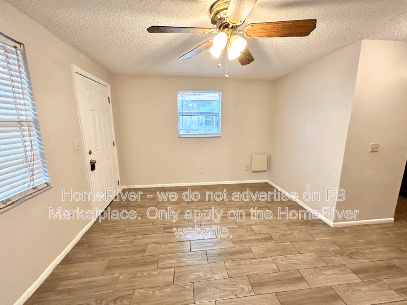 Tampa Condo: 1207 E 108th Ave