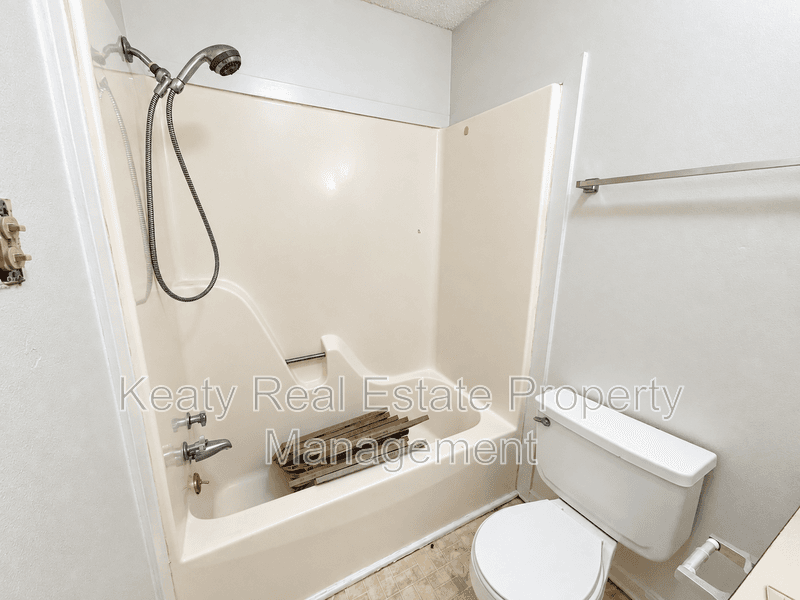 Lafayette House: 103 B Country Lane