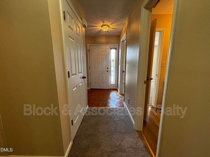 Fayetteville House: 259-7 Waterdown Drive