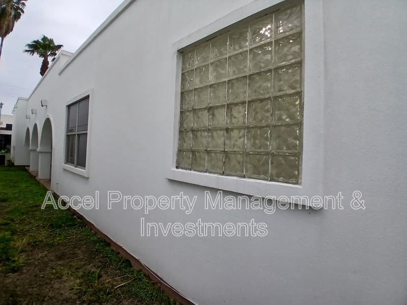 Mission House: 130 San Jacinto St.