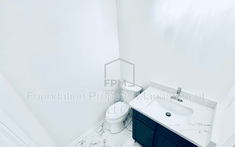 Memphis House: 8712 Carrollwood Lane