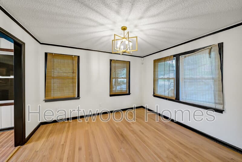 Columbia Condo: 1911 Cermack St