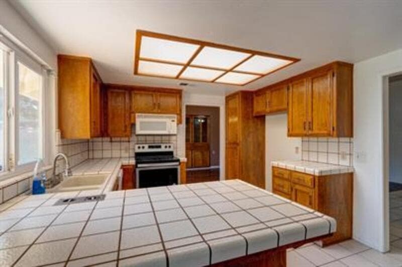 Merced House: 2768 Saratoga Avenue