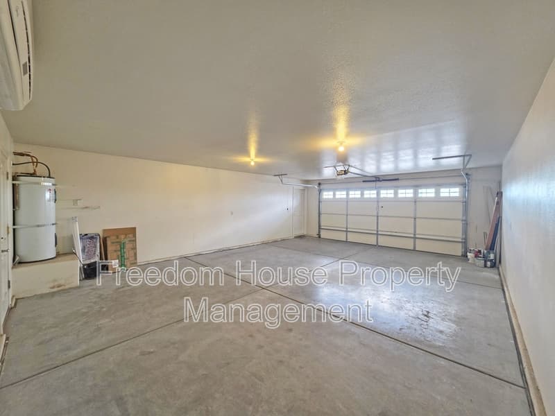 Pahrump House: 701 Mount Charleston Drive