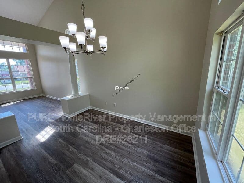 Ladson House: 180 Ponderosa Dr