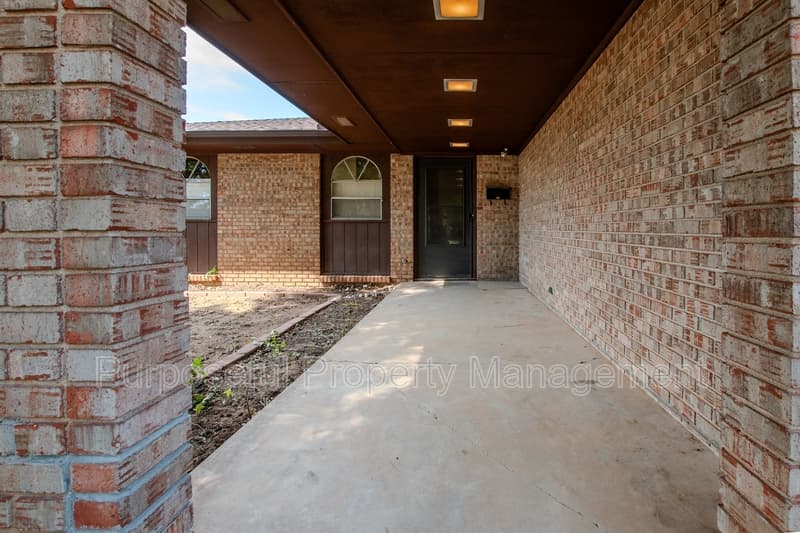 Norman House: 202 Stanton Drive