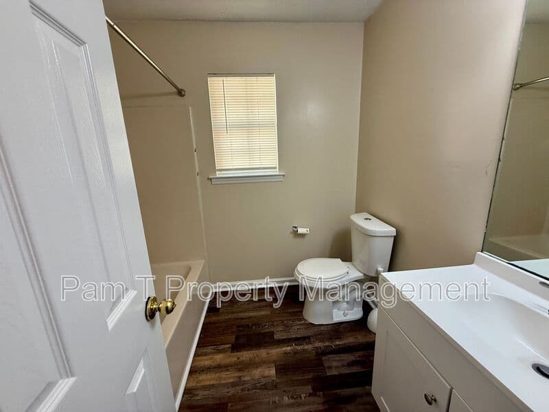 Savannah House: 110 Bobstay Ct