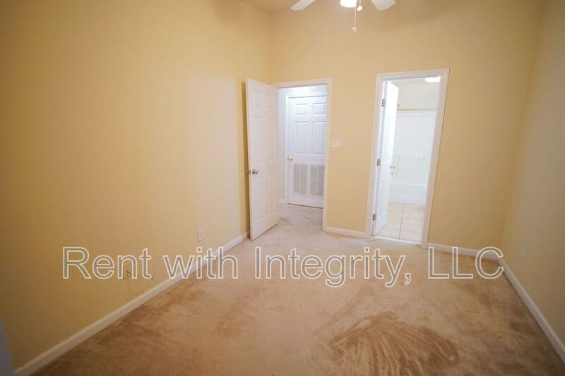 Tallahassee House: 859-1 W Brevard St