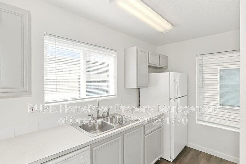 Portland House: 141 NE 147th Ave