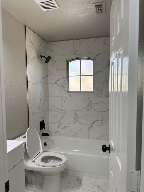 Lewisville House: 800 Pebble Ridge Dr