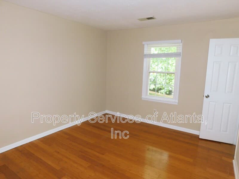 Roswell Townhome: 192 High Creek Dr