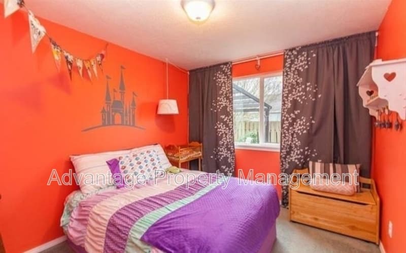 Albany House: 3122 30th SE