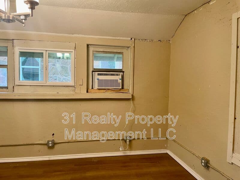 Denison Condo: 2711 W Walker Street