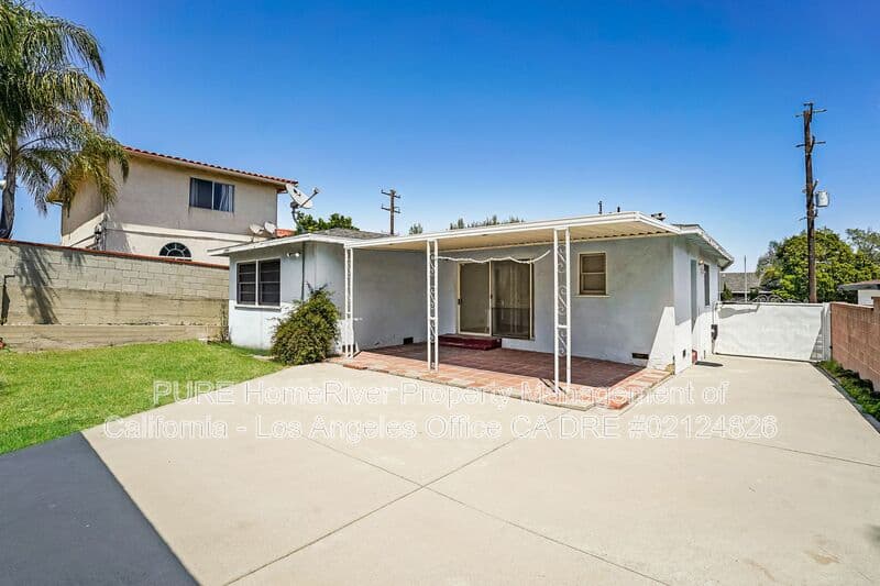 San Pedro House: 215 N. Western Ave