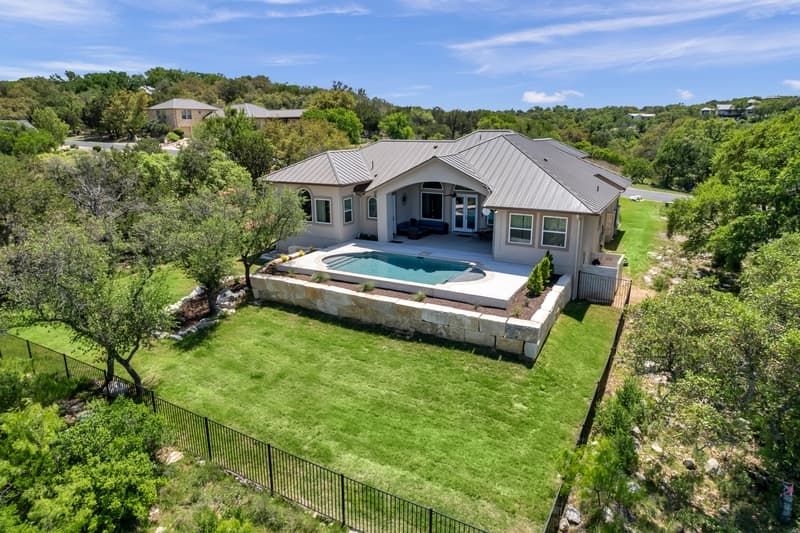 Horseshoe Bay House: 200 Mt Dew