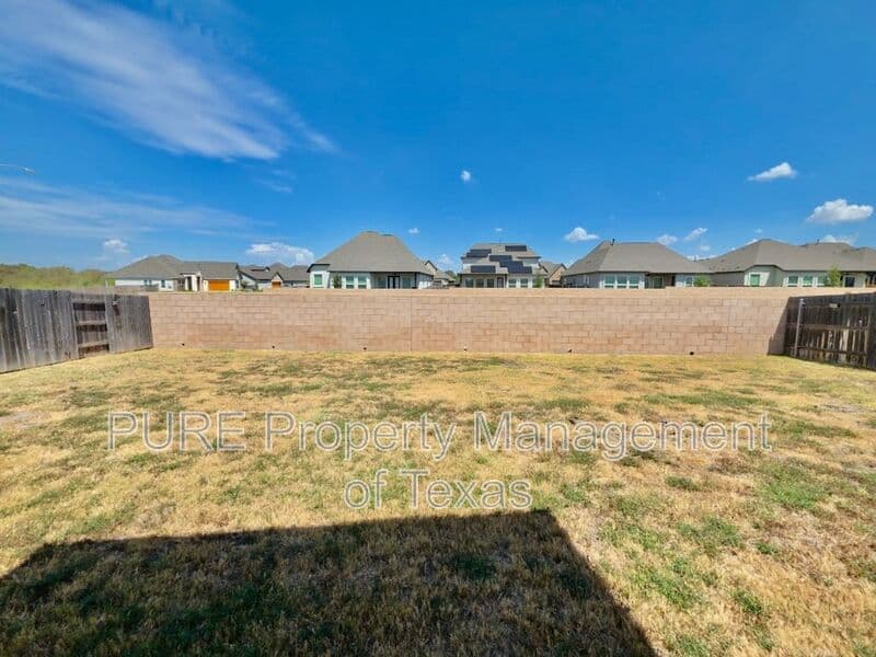 Manor House: 14301 McArthur Dr
