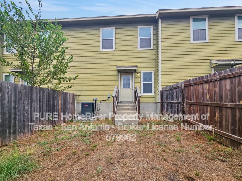 San Antonio House: 6322 Attucks Ln