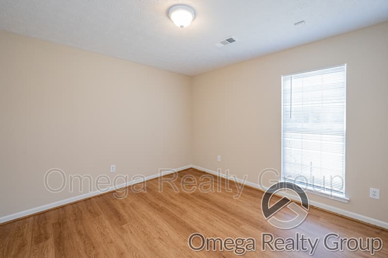 Montgomery House: 924 Eastern Oaks Dr